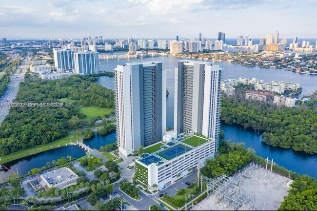 Foto del edificio - 16385 Biscayne Blvd