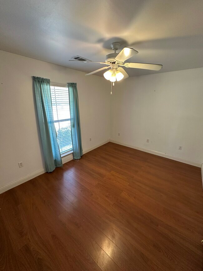 Foto del edificio - 48163 Sibley Rd