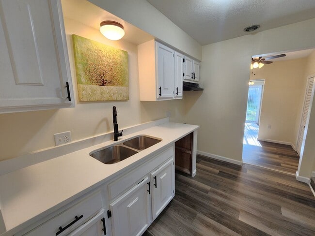 Building Photo - Beautiful remodeled 3BR, 1.5 Bth with garage and fenced backyard with newer stainless appliances