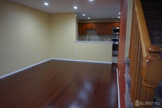 Building Photo - 160 Vasser Dr