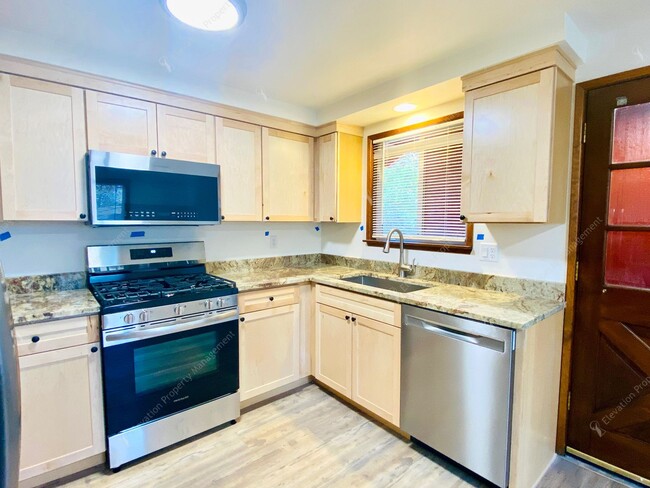Building Photo - Recently Remodeled River West 3BR - 2BA Home