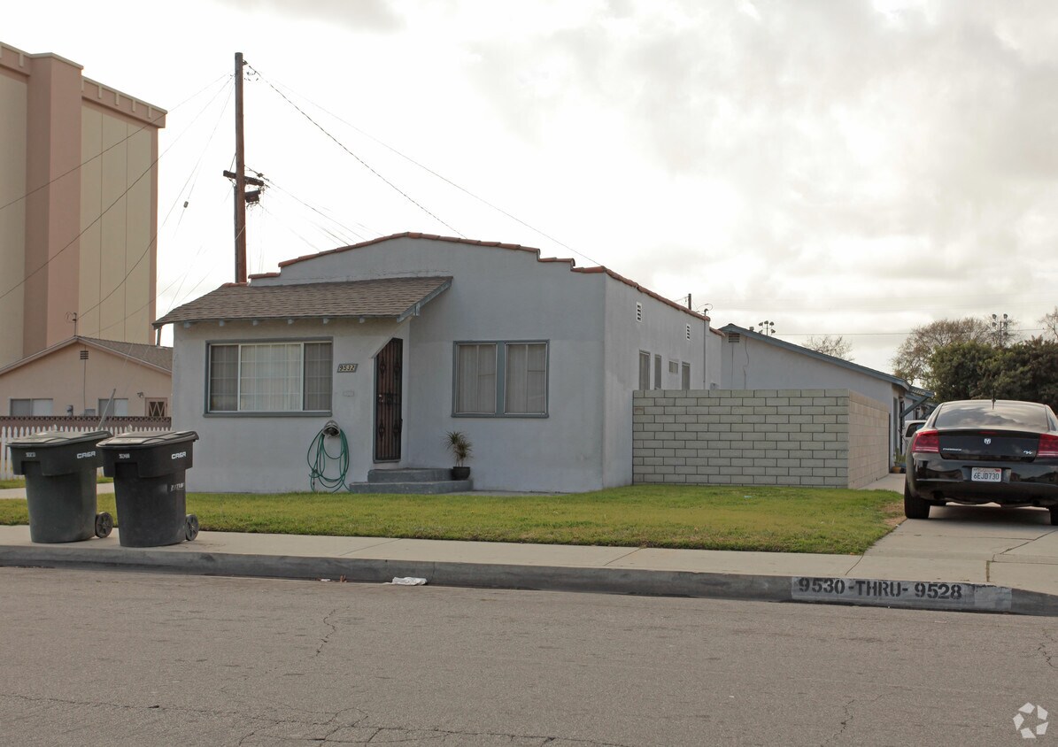 Foto del edificio - 9528-9532 Oak St