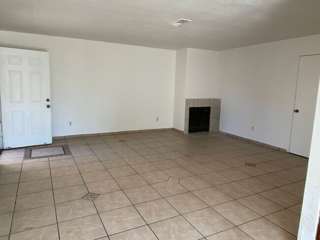 Building Photo - 829-831 Dundee Wy