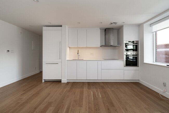 Building Photo - 263-265 Russell Hill Rd