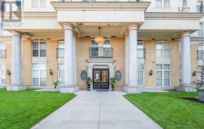 Building Photo - 135 James St S