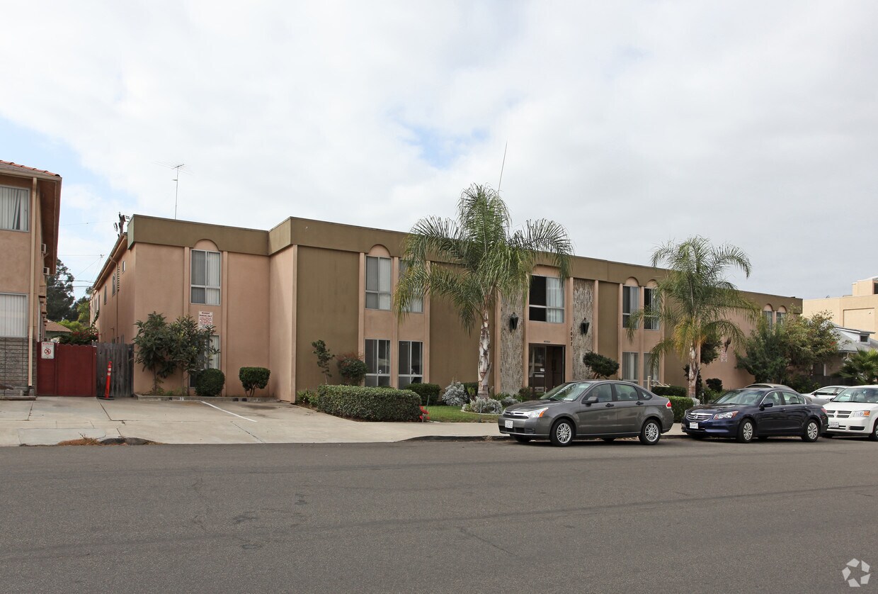 Foto principal - 1037 Essex St