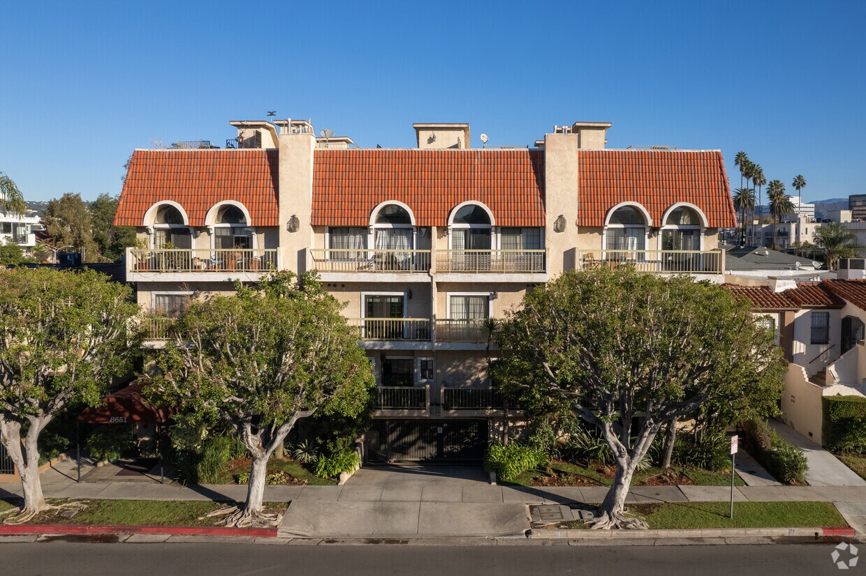 8651 W Olympic Blvd - Century City Estates