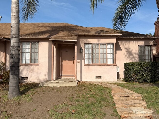 Building Photo - 121 E Garfield Ave