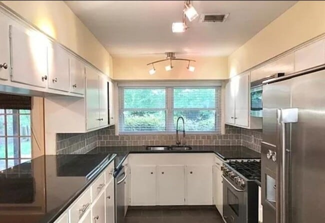 Building Photo - 6418 Woodbrook Ln
