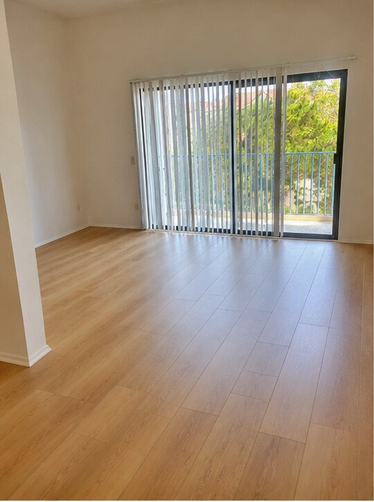 Foto del edificio - 8310 Regents Rd