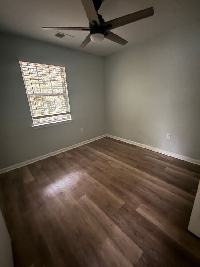 Foto del edificio - Modern 2-Bedroom, 2-Bath Duplex – Complete...