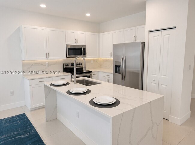 Foto del edificio - 796 NE 208th Ln