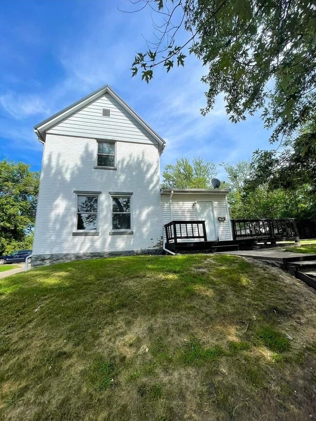 Building Photo - Beautiful newly remodeled 2 bed - 2 full baths!!!