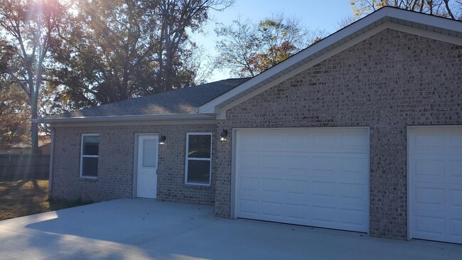 Building Photo - 170 Julia D Ln