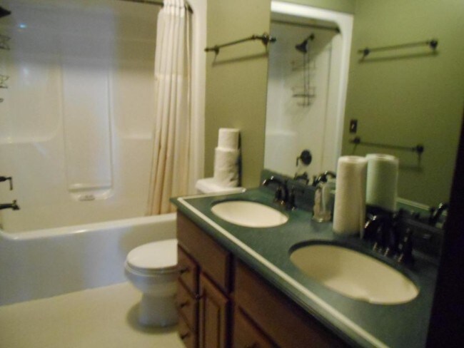 Building Photo - 2262 Ridgeview