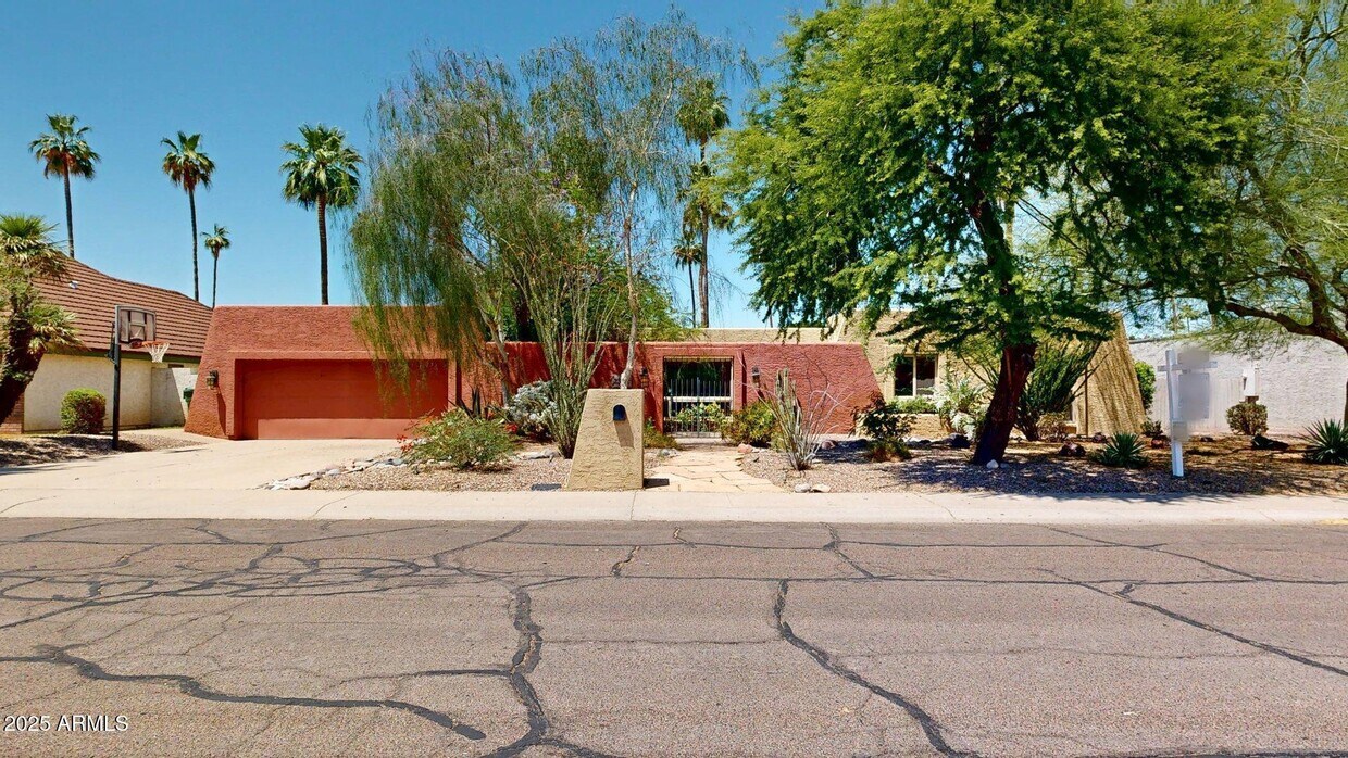 Primary Photo - 2534 S Grandview Ave