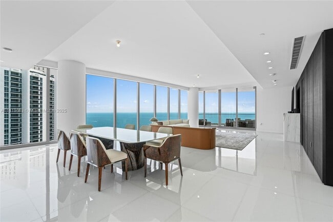 Foto del edificio - 17975 Collins Ave
