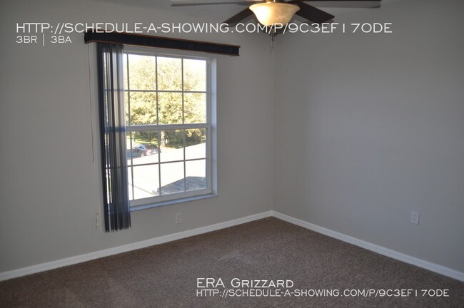 Building Photo - Perfect Location downtown Avalon Park!