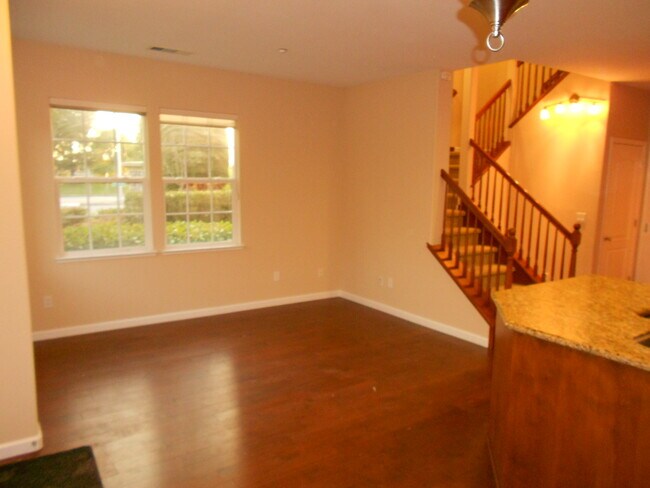 Building Photo - 5981 Tan Oak Dr