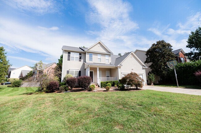 Foto del edificio - Stunning 6 bedroom 2.5 bathroom corner lot home in High Point with 2 car garage