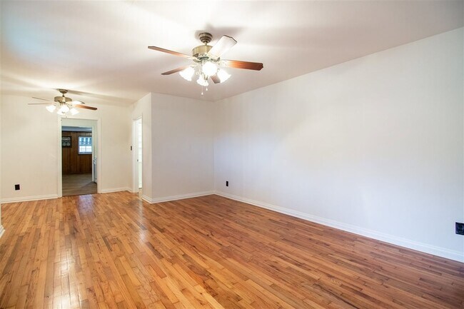 Foto del edificio - 710 Glenview Dr