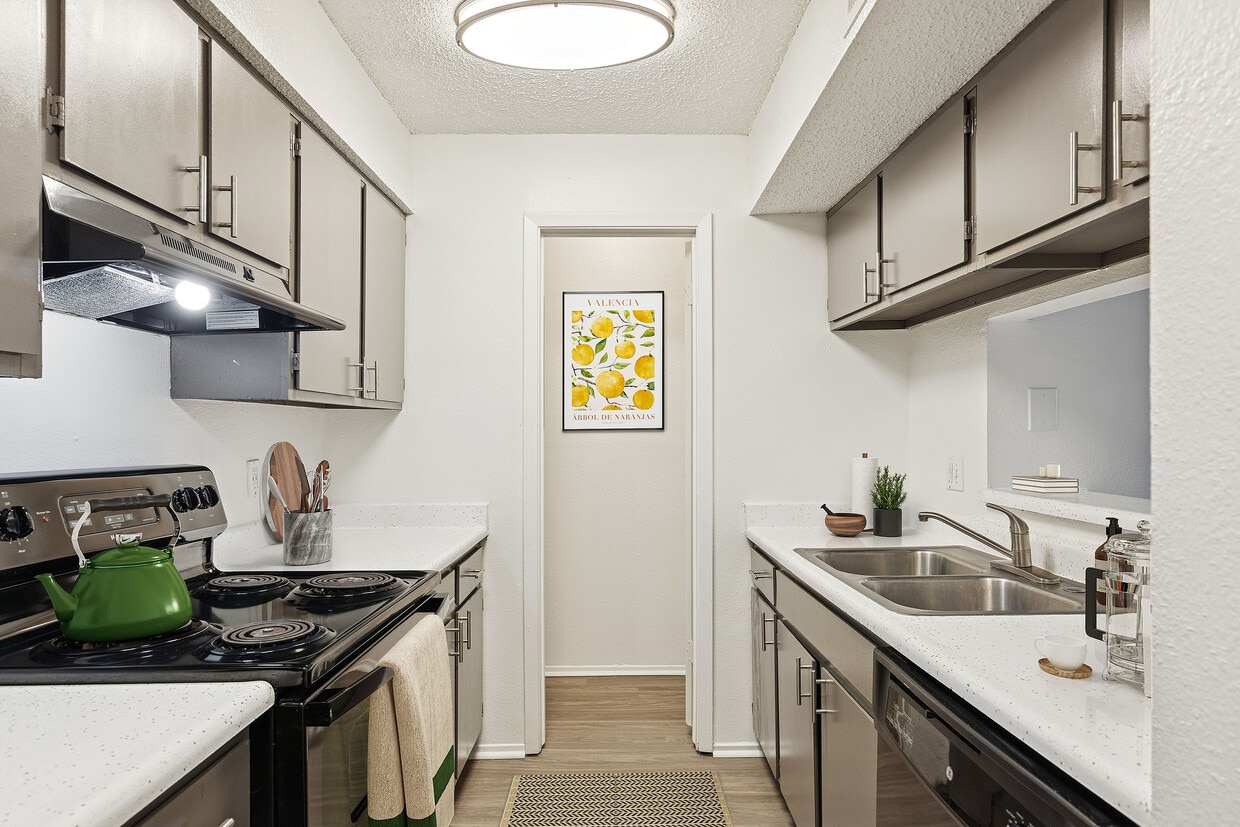 Foto principal - ReNew North Park I & II