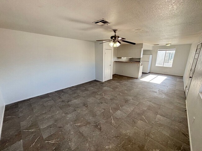Foto del edificio - Charming 3Bed/1Bath apartment located in North Las Vegas— Enjoy Rent-Free Holidays!