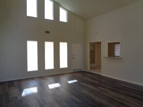 Building Photo - 11815 Gardenglen Dr