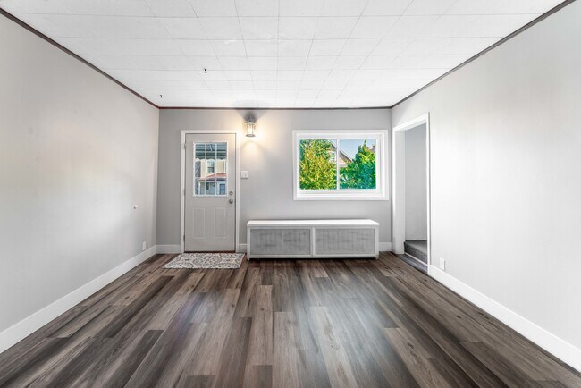 Building Photo - 4908 N Kruger Ave