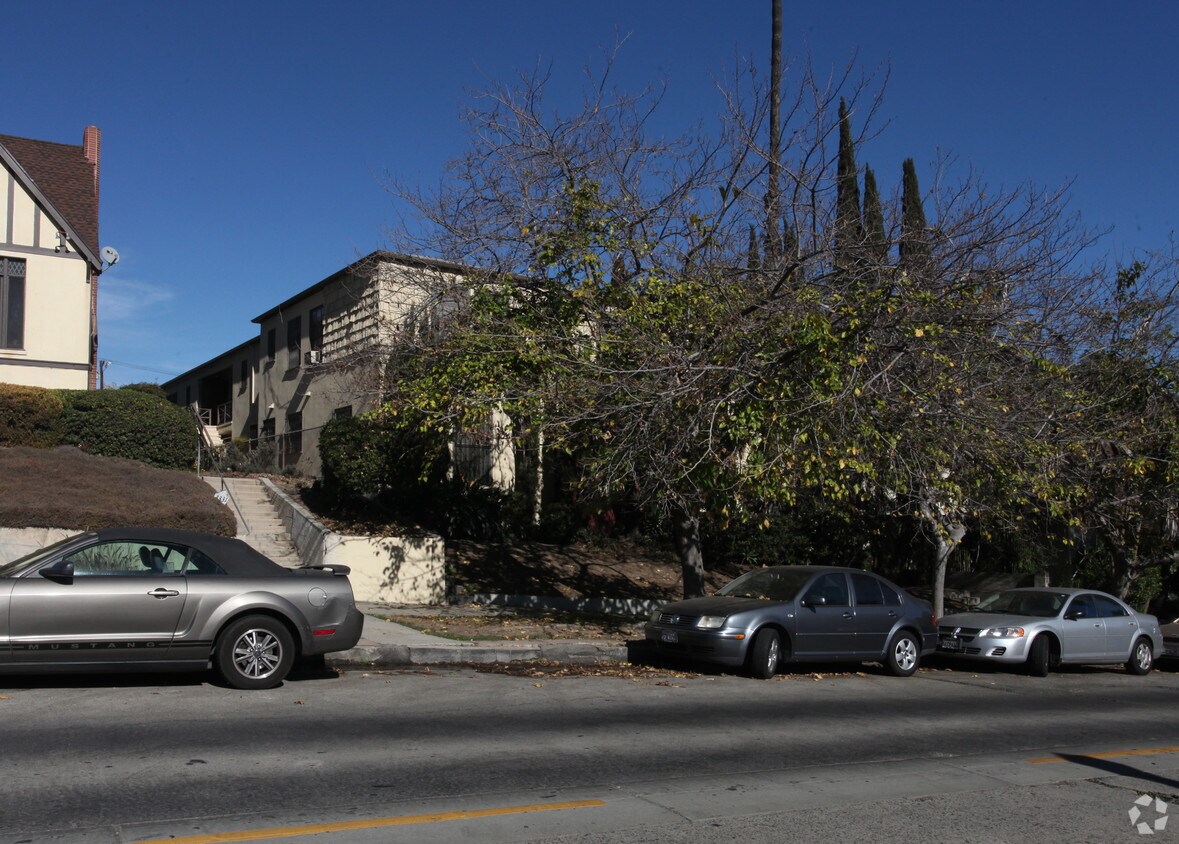 33213325 Rowena, Los Angeles, CA 90027 Apartments in Los Angeles, CA