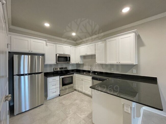 Building Photo - 2/1 Flat | Apartments in Siloam Springs!