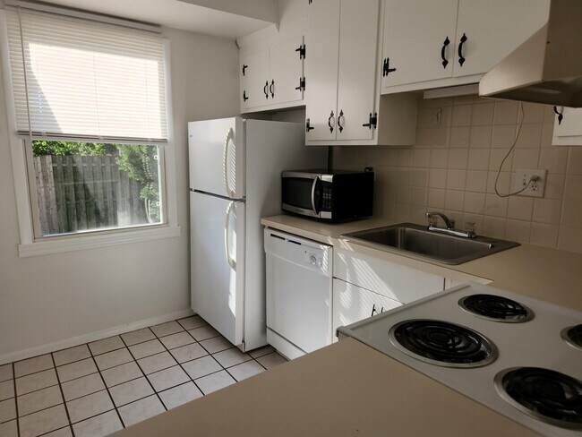 Building Photo - 157 Peyton St