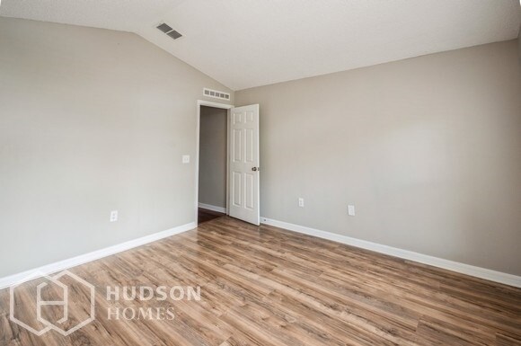 Foto del edificio - NOW AVAILABLE! - 2323 Kingscrest Cir, Apop...