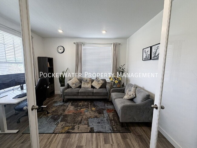 Foto del edificio - 1856 Meagan Wy