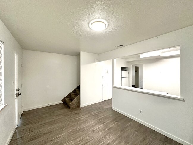 Building Photo - 1790 W Harding Ave