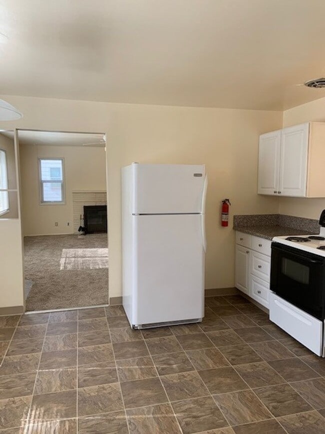 Building Photo - 137B-5425/45 SW Helen
