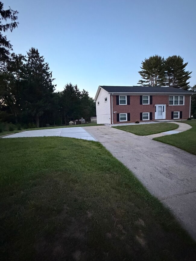 Building Photo - 2314 Cox Rd