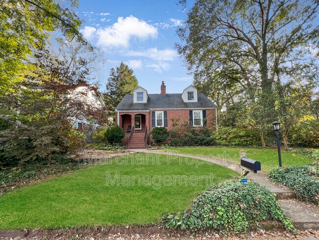 Foto del edificio - 111 W Hillcrest Dr