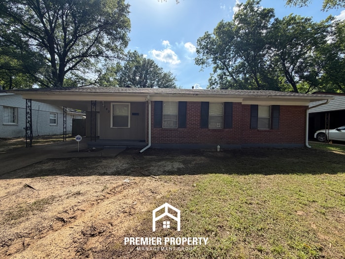 Charming 3BR Colonial Acres Cottage | Hardwood Floors, Detached Garage & Large Yard - Charming 3BR Colonial Acres Cottage | Hardwood Floors, Detached Garage & Large Yard