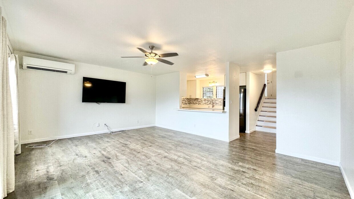 Foto principal - UPDATED 3 BEDROOM WITH 2 CAR GARAGE IN AIEA