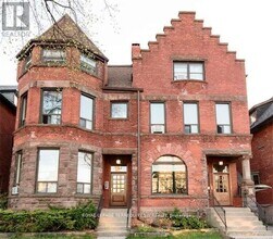 Building Photo - 536 Huron St
