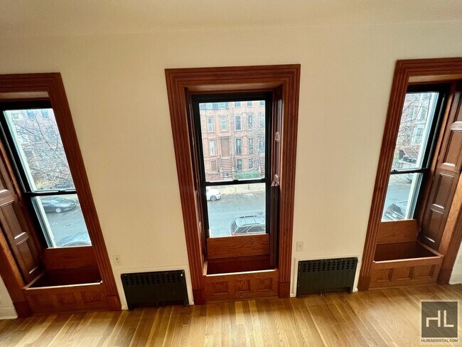 Foto del edificio - Meticulously Restored Brownstone W/ Origin...