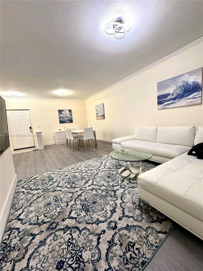 Foto del edificio - 17150 N Bay Rd