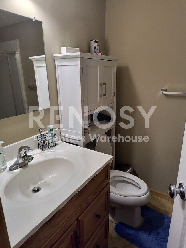 Foto del edificio - Available July 1st 4 Bedroom 4 Bath Town House in Eden Prairie