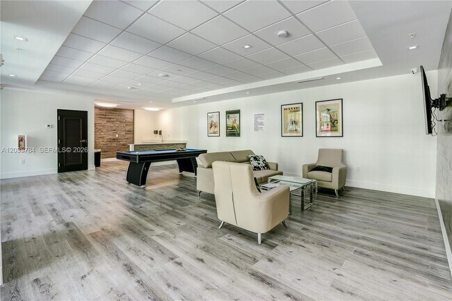 Foto del edificio - 4100 Davie Rd