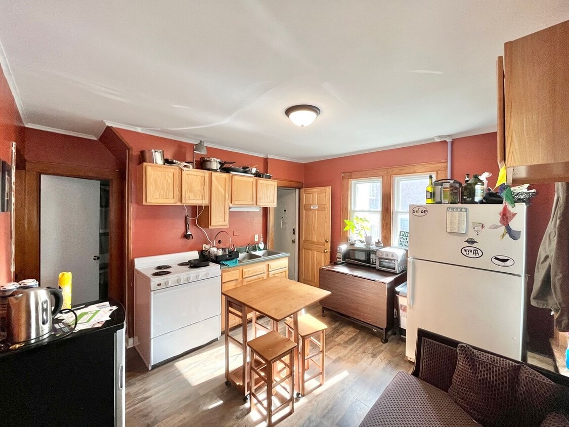 Primary Photo - 39 Hickok Pl
