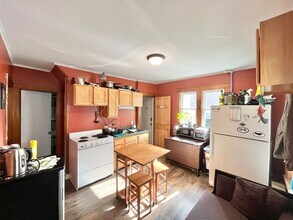 Building Photo - 39 Hickok Pl