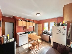 Building Photo - 39 Hickok Pl
