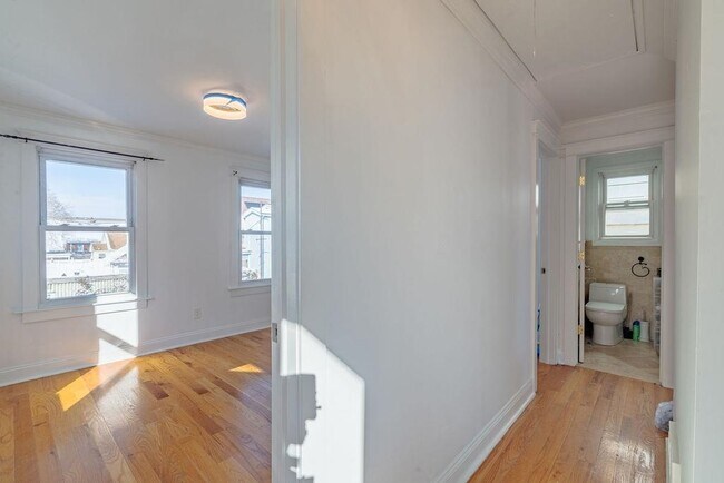 Foto del edificio - 179 Hobart Ave