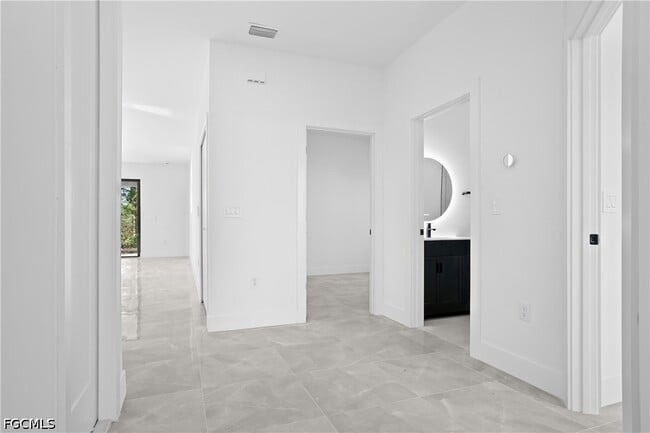 Building Photo - 322 Loire Ave S